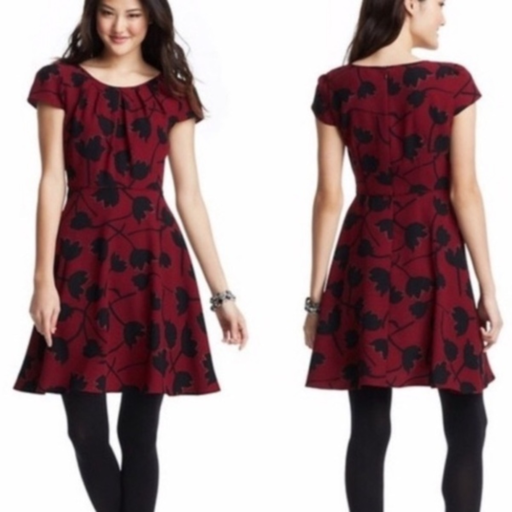 Ann Taylor LOFT Tulip Print Pleated Cap Sleeve Dress
